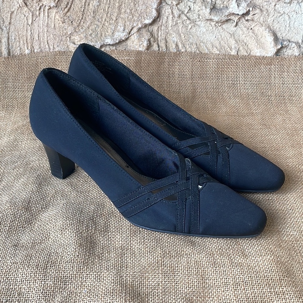 Life stride black heel Black shoes, Sophia Nylon size 7 1/2 M